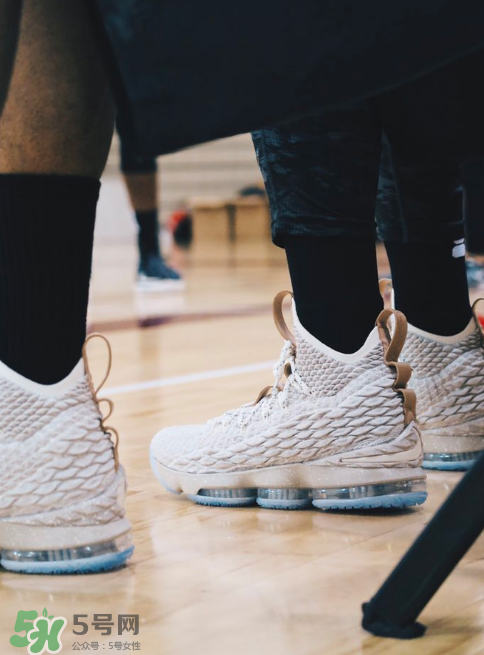 nike lebron 15 ghost什么時(shí)候發(fā)售_多少錢？