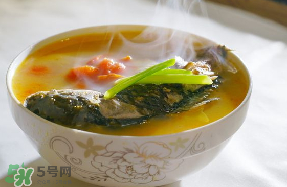 鯽魚(yú)湯可以放西紅柿嗎？西紅柿鯽魚(yú)湯的功效