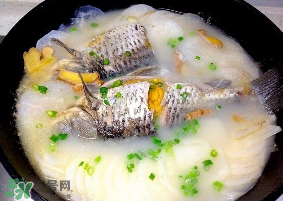 鯽魚(yú)湯可以放西紅柿嗎？西紅柿鯽魚(yú)湯的功效