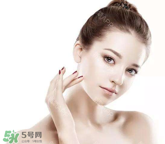 定妝噴霧好還是散粉？定妝噴霧在散粉后用嗎？