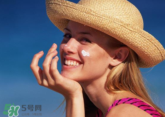 皮膚白不怕曬就不需要涂防曬？關(guān)于防曬的謠言