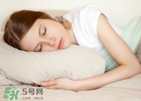 秋天晚上幾點(diǎn)睡覺最好_要開窗嗎 秋天晚上幾點(diǎn)睡覺最好_要開窗嗎