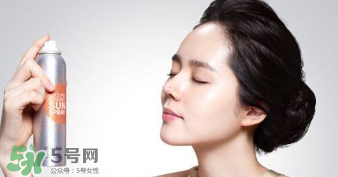 防曬噴霧能帶上飛機嗎？防曬和隔離哪個先用？