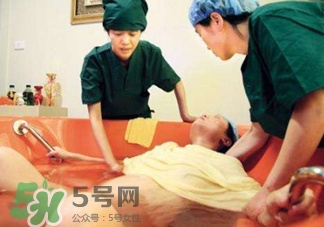 水中分娩時難產(chǎn)怎么辦？水中分娩和無痛分娩哪個好？