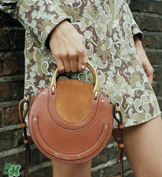 chloe pixie尺寸多大？蔻依17秋冬新款圓形包包尺寸介紹