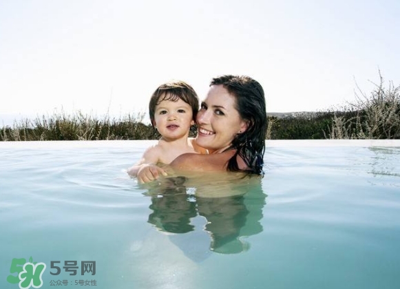 水中分娩時難產(chǎn)怎么辦？水中分娩和無痛分娩哪個好？