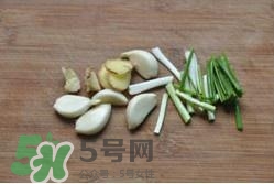 香辣蟹怎么做最好吃？香辣蟹怎么處理螃蟹？