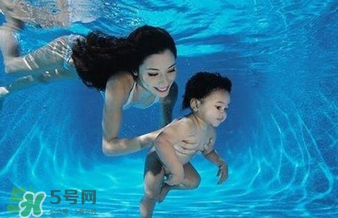 水中分娩時寶寶會嗆水嗎？水中分娩寶寶不會淹嗎？