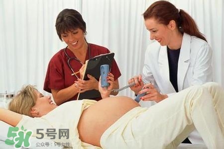 水中分娩時難產(chǎn)怎么辦？水中分娩和無痛分娩哪個好？