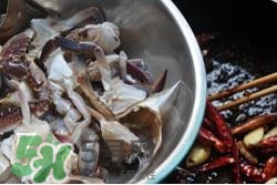 香辣蟹怎么做最好吃？香辣蟹怎么處理螃蟹？