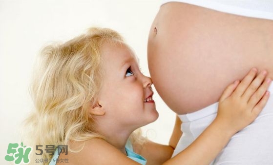 導(dǎo)樂(lè)分娩都包括哪些服務(wù)？導(dǎo)樂(lè)分娩需要側(cè)切嗎？