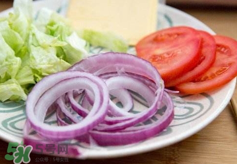 洋蔥汁能黑發(fā)嗎？洋蔥汁擦頭發(fā)能生發(fā)嗎？