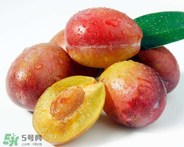 西梅可以和葡萄一起吃嗎？西梅的食用功效有哪些？