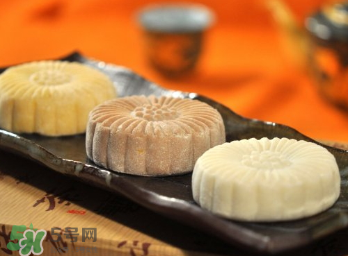 月餅皮可以用低筋面粉嗎？月餅皮用什么面粉？