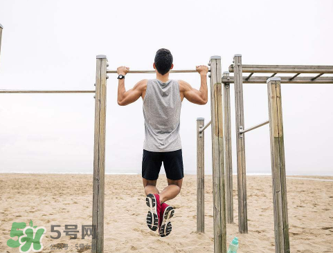 引體向上背部怎么發(fā)力？引體向上發(fā)力技巧