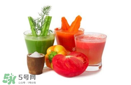 芹菜和什么榨汁好喝？芹菜榨汁需要煮熟嗎？