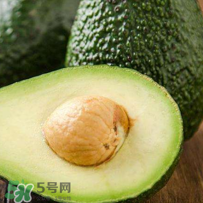 牛油果榨汁要去皮嗎？牛油果榨汁要加水嗎？