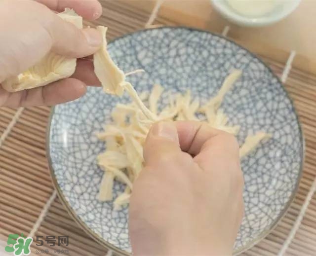 牛油果沙拉怎么做？牛油果沙拉用什么醬？