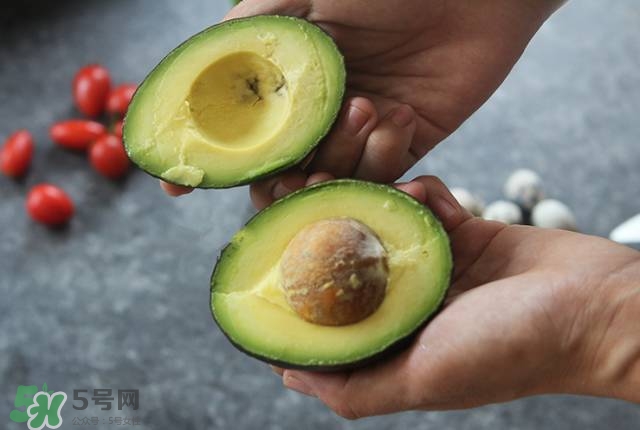 牛油果沙拉怎么做？牛油果沙拉用什么醬？