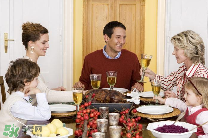 15分鐘吃頓飯的人該反思 吃飯?zhí)煊惺裁次:Γ? alt=