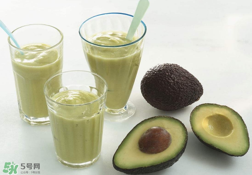 牛油果果汁怎么做？牛油果和什么榨汁好喝？