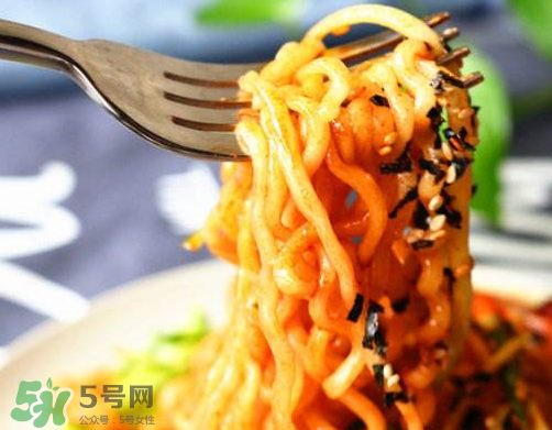 火雞面熱量高嗎？三養(yǎng)火雞面熱量