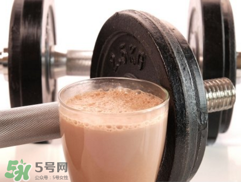 肌酸能空腹喝嗎？肌酸可以天天吃嗎？