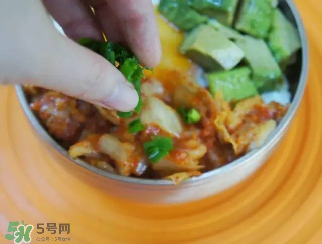 牛油果沙拉怎么做？牛油果沙拉用什么醬？