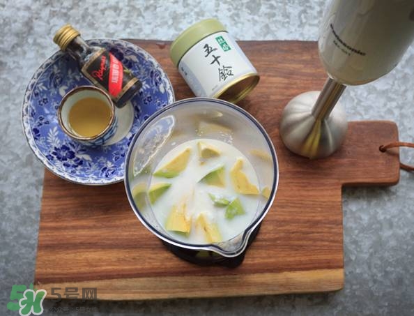 牛油果沙拉怎么做？牛油果沙拉用什么醬？