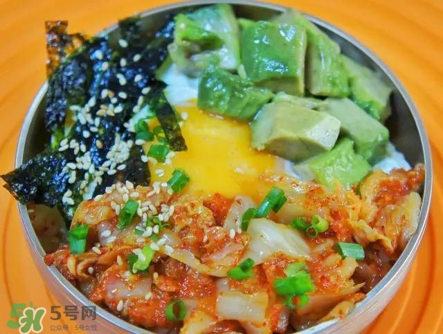 牛油果沙拉怎么做？牛油果沙拉用什么醬？