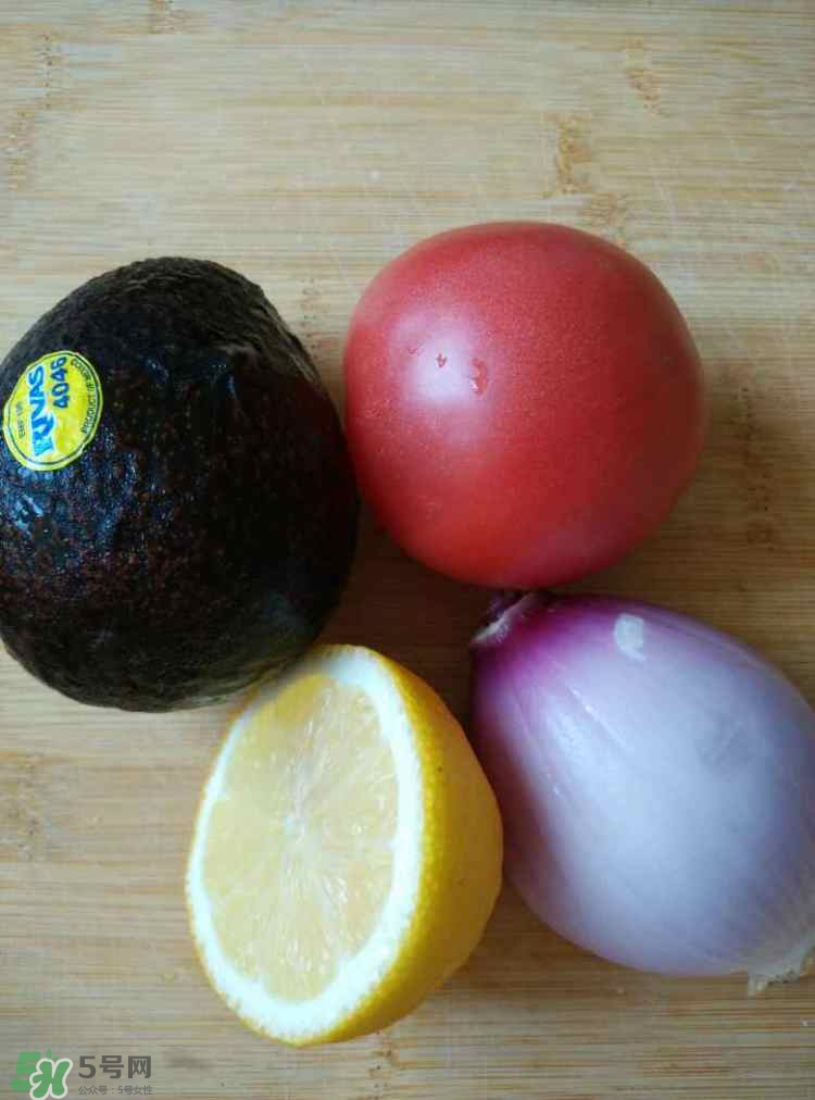 牛油果沙拉怎么做？牛油果沙拉用什么醬？