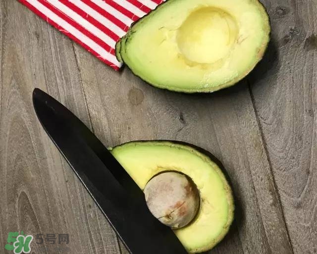 牛油果沙拉怎么做？牛油果沙拉用什么醬？