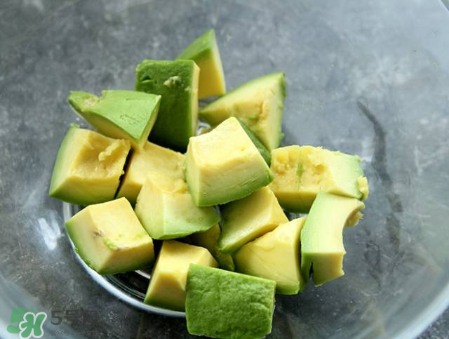 牛油果沙拉怎么做？牛油果沙拉用什么醬？