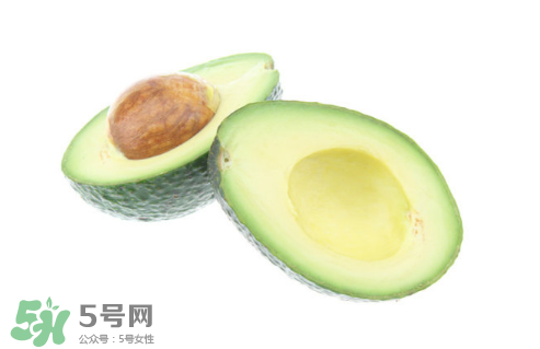 寶寶吃牛油果要蒸熟嗎？寶寶吃牛油果會便秘嗎？