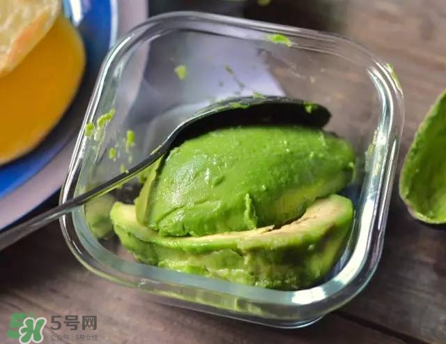 牛油果沙拉怎么做？牛油果沙拉用什么醬？