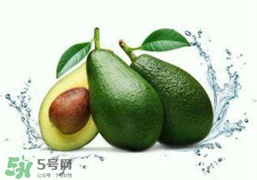 牛油果切開黑了能吃嗎？牛油果為什么會有黑點(diǎn)？