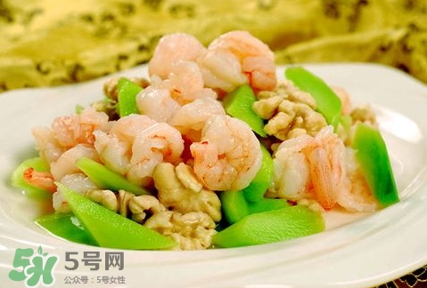 新鮮核桃外殼發(fā)霉能吃嗎？新鮮核桃長毛還能吃嗎？