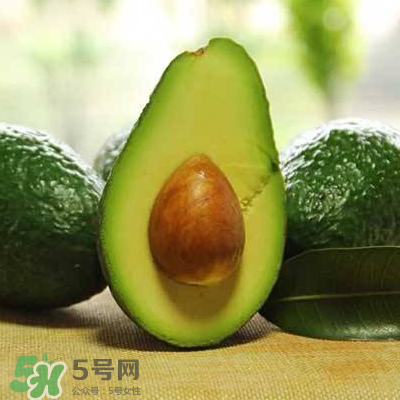 牛油果榨汁要去皮嗎？牛油果榨汁要加水嗎？