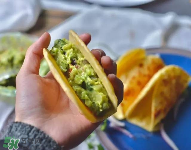 牛油果沙拉怎么做？牛油果沙拉用什么醬？