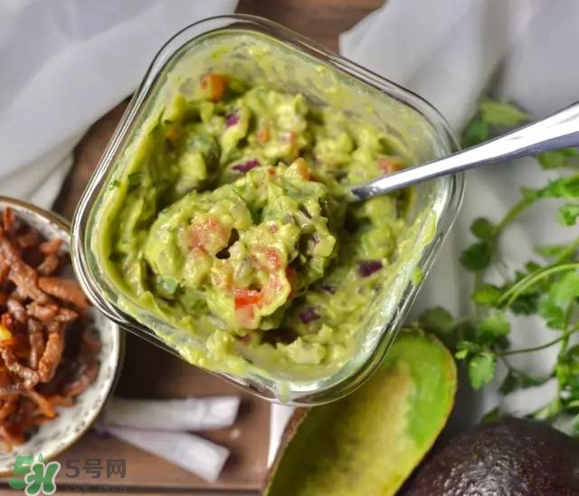 牛油果沙拉怎么做？牛油果沙拉用什么醬？