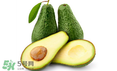 寶寶吃牛油果要蒸熟嗎？寶寶吃牛油果會便秘嗎？