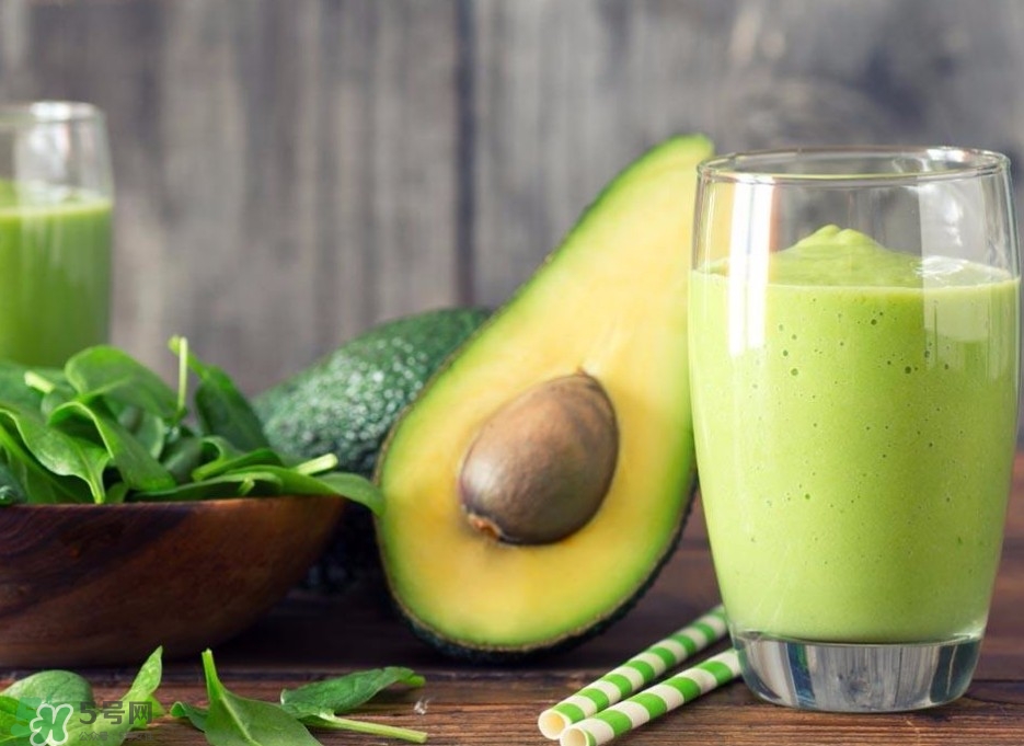 牛油果果汁怎么做？牛油果和什么榨汁好喝？