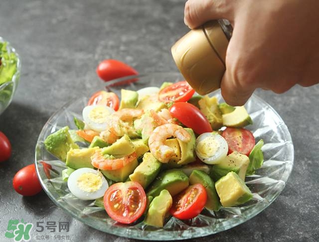 牛油果沙拉怎么做？牛油果沙拉用什么醬？