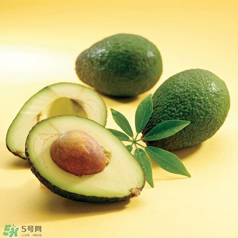 牛油果切開黑了能吃嗎？牛油果為什么會有黑點(diǎn)？