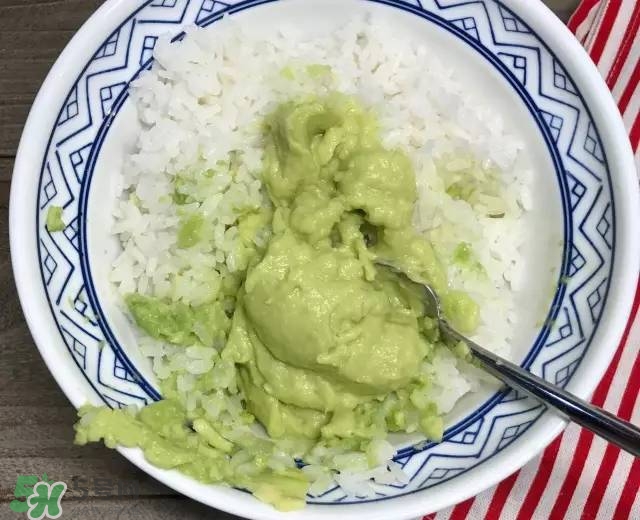 牛油果沙拉怎么做？牛油果沙拉用什么醬？