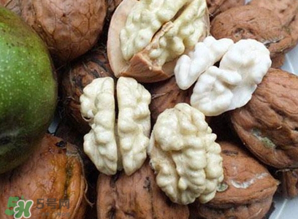 新鮮核桃怎么吃？新鮮核桃怎么給寶寶吃？