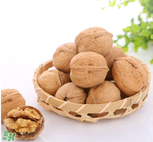 核桃什么時(shí)候吃最好？核桃一次吃多少為宜？