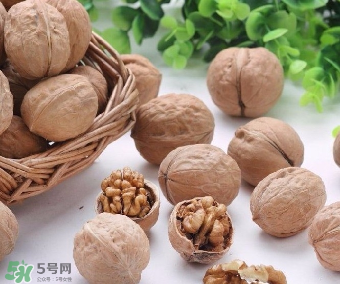 核桃磨成粉還有營養(yǎng)嗎？核桃粉和核桃哪個更好？