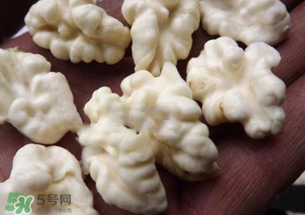 新鮮核桃怎么吃？新鮮核桃怎么給寶寶吃？