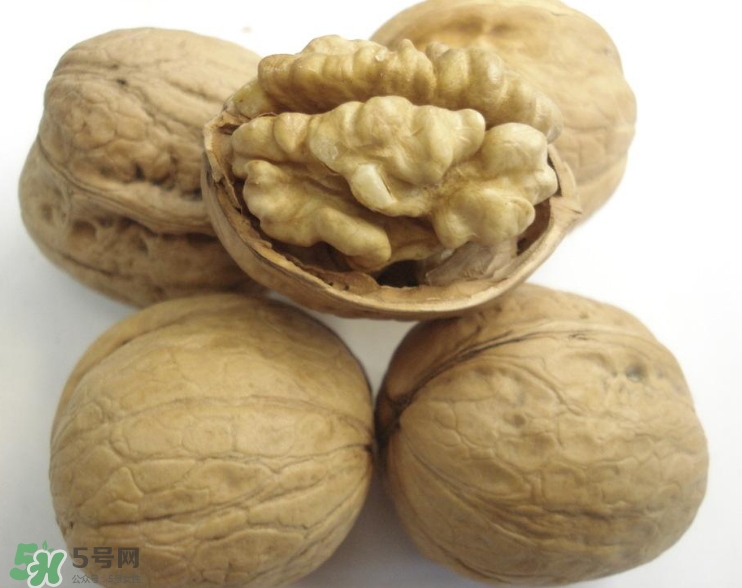 核桃什么時(shí)候吃最好？核桃一次吃多少為宜？